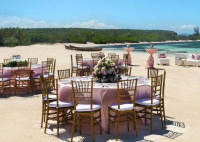 jamaica destination wedding beachside dining